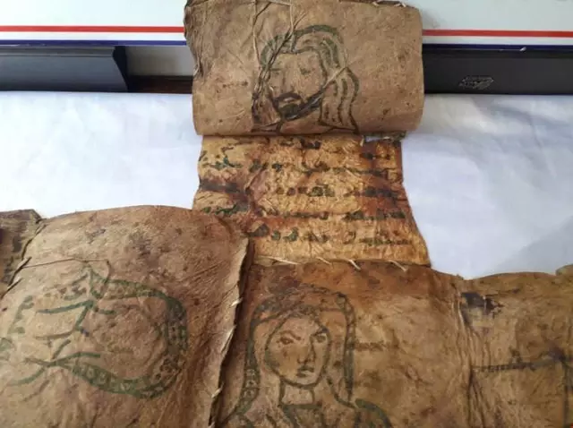 Hakkari'de 17 Parça Tarihi Deri İncil Ele Geçirildi