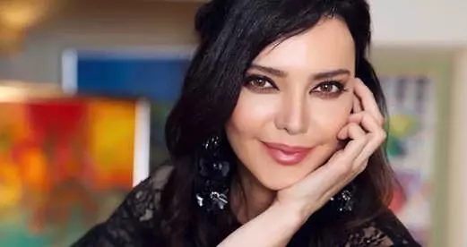 Hande Ataizi Fit Vücuduyla Göz Doldurdu Hande Ataizi Fit Vücuduyla Göz Doldurdu