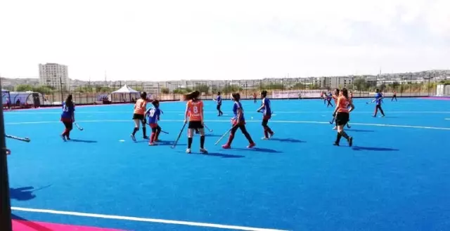 Hokey Sahası'nda İlk Heyecan