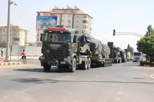 Suriye ordusu İdlib sınırına tank sevkiyatı yaptı Suriye ordusu İdlib sınırına tank sevkiyatı yaptı