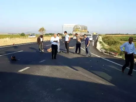 Kavşakta Tır'la Çarpışan Motosikletli Yaşamını Yitirdi