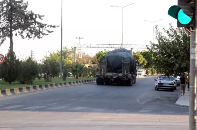 Sınır Hattına Sevkıyat Sürüyor