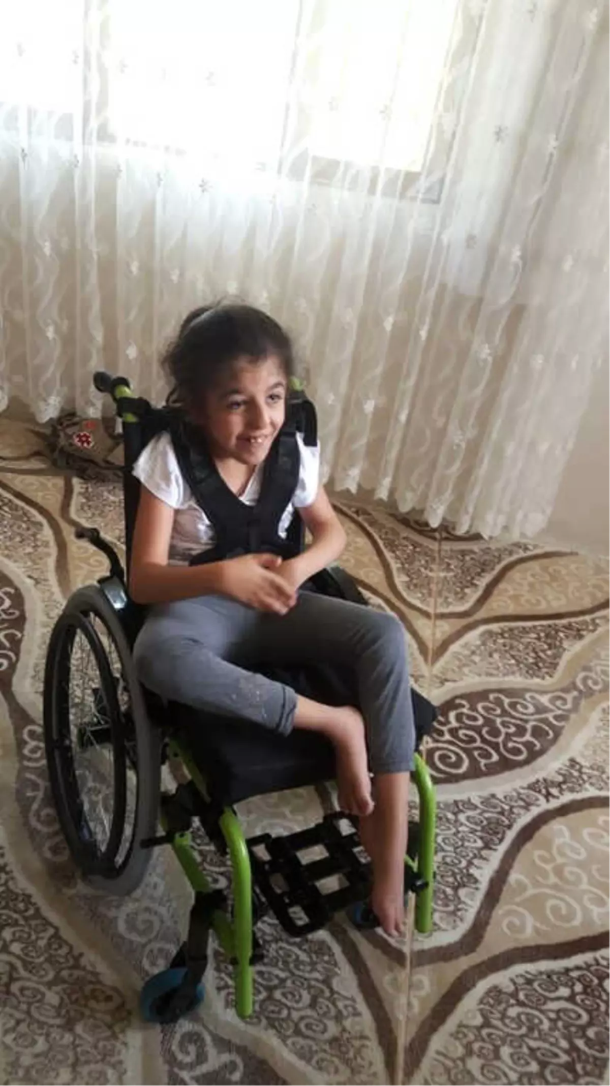 Alişan takipçisine yardım eli uzattı Alişan takipçisine yardım eli uzattı