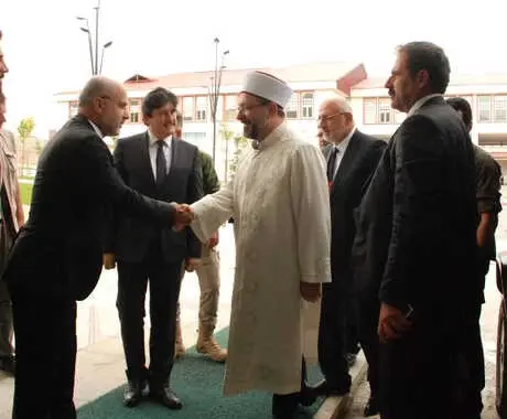 Diyanet İşleri Başkanı Erbaş: Üniversiteler ile Medreseler Birlikte Çalışmalı