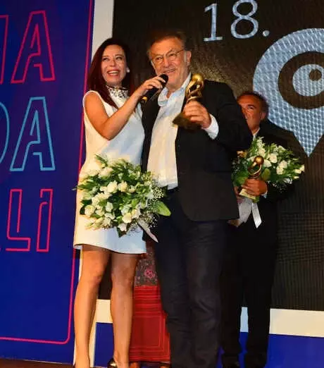 İEF'de Yıldızlar Geçidi Sinema Burada İEF'de Yıldızlar Geçidi Sinema Burada