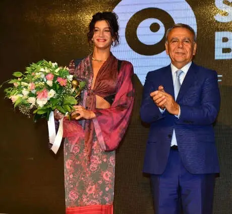 İEF'de Yıldızlar Geçidi Sinema Burada İEF'de Yıldızlar Geçidi Sinema Burada