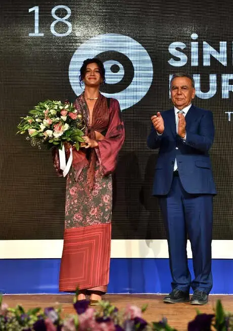 İEF'de Yıldızlar Geçidi Sinema Burada İEF'de Yıldızlar Geçidi Sinema Burada