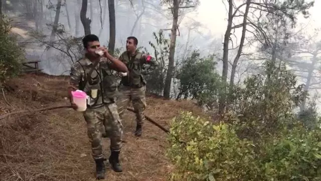 Söndürme Çalışmaları Hem Havadan Hem Karadan Sürüyor Söndürme Çalışmaları Hem Havadan Hem Karadan Sürüyor