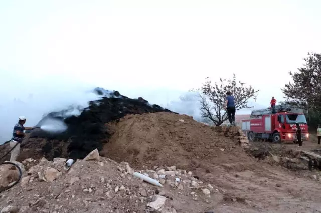 Yozgat'ta Anız Yangını 8 Bin Saman Balyasını Kül Etti