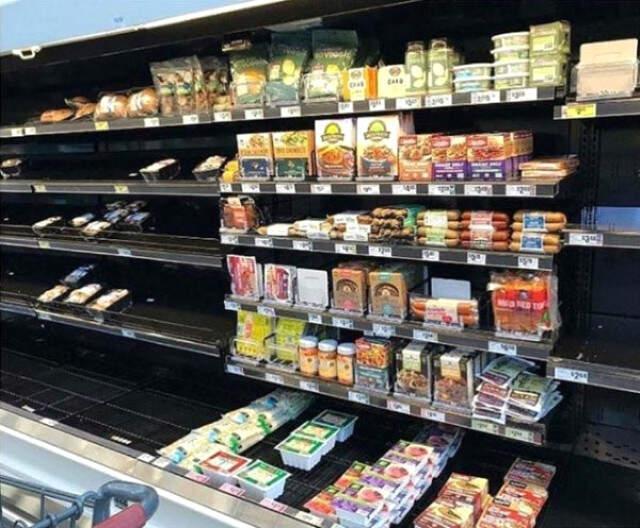 ABD'de Kasırgaya Hazırlık Yapan ABD'liler, Sadece Vegan Ürünleri Almadı