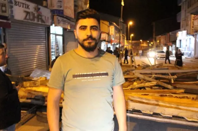 Ağrı'da Fırtına Dükkanların Çatısını Uçurdu: 1 Kişi Yaralandı