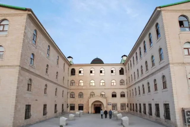 Diyanet İşleri Başkanı Erbaş, Bitlis'te Kanaat Önderleri ve Stk'larla Bir Araya Geldi