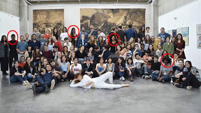 Fransa'daki Bir Okulun Tanıtım Fotoğrafında Beyaz Öğrenciler, Photoshop ile 'Siyaha' Boyandı