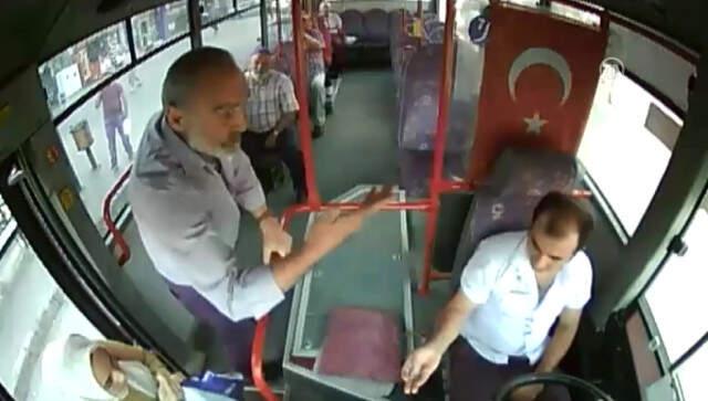 Kahraman Şoför Tartıştığı Yolcunun Hayatını Kurtardı