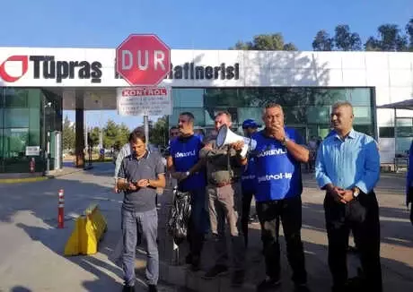 Tüpraş'ta İş Bırakma Eylemi Tam Güne Çıktı