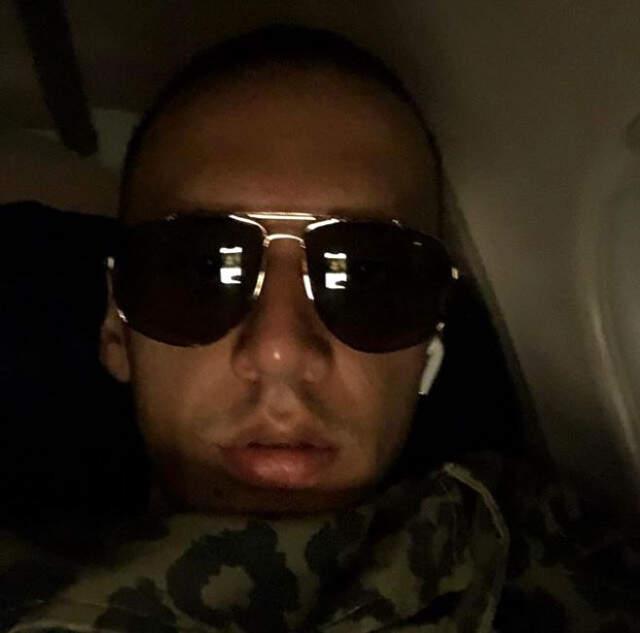 Ünlü Şarkıcı Edis'in, Kardeşiyle Olan Benzerliği Takipçileri Şaşkına Çevirdi