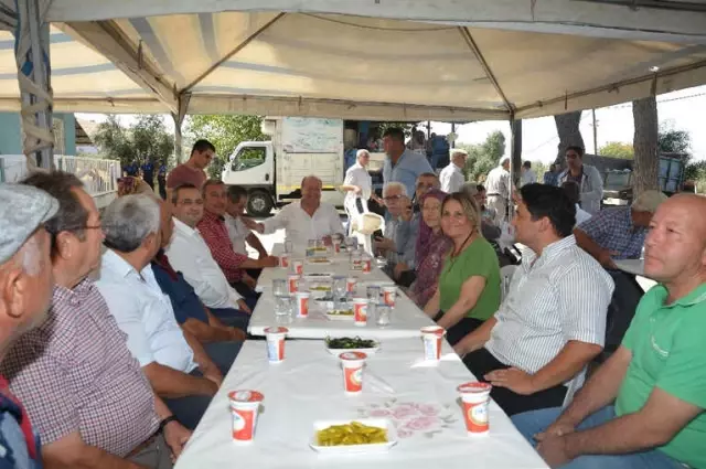 Başkan Özakcan, Gölhisar Mahallesindeki Hayra Katıldı