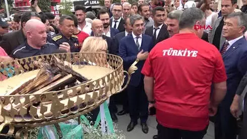 Bolu Köroğlu Festivali'nde Necati Şaşmaz İzdihamı Bolu Köroğlu Festivali'nde Necati Şaşmaz İzdihamı