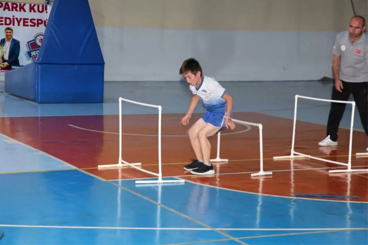Kula Belediyesi Yaz Spor Okulları'na Şenlik Havasında Kapanış Töreni