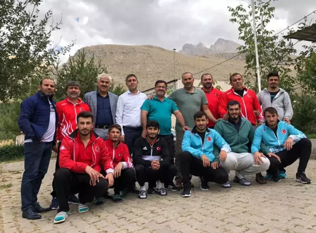 Milli Grekoromenciler Dünya Şampiyonası'na Hazırlanıyor