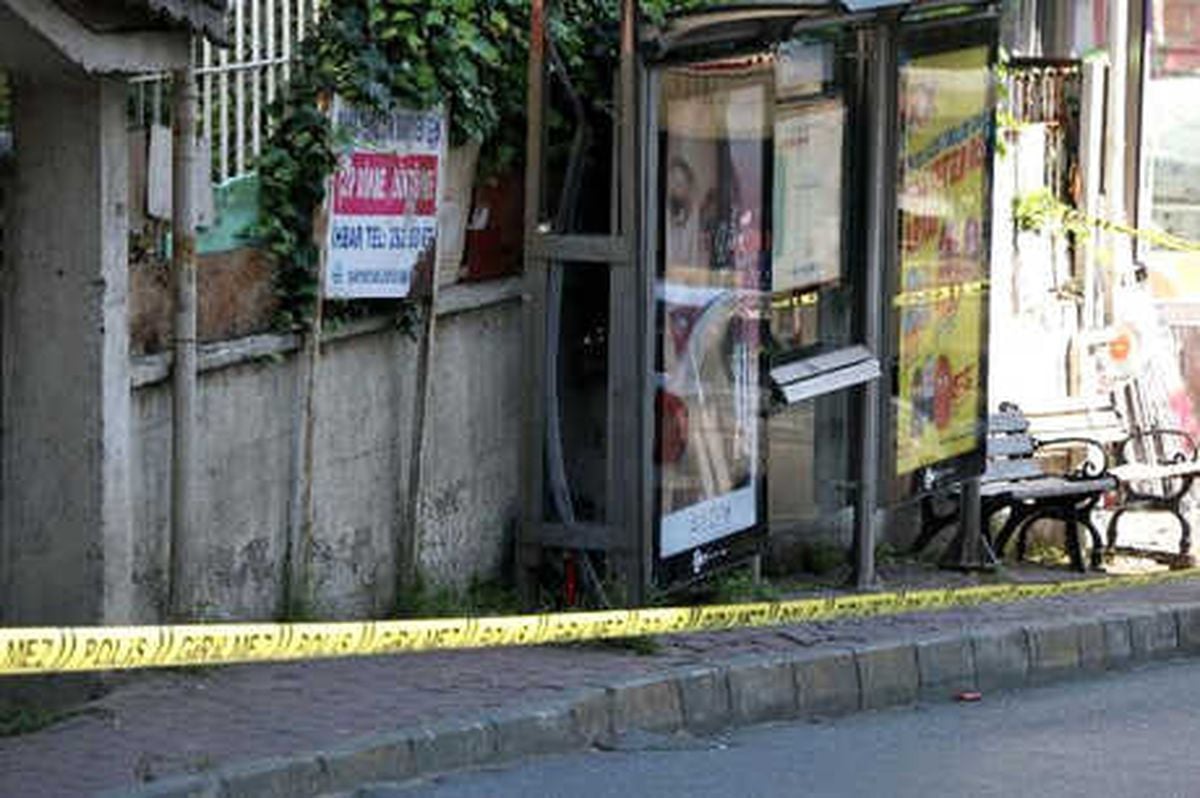 Otobüs Durağında Şüpheli Çanta Paniği