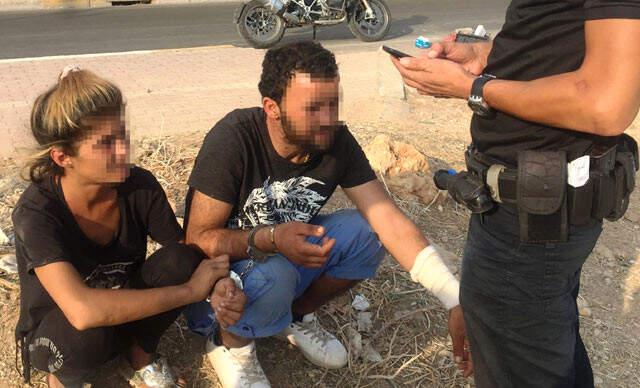 Otostopçu Kadın, Çalılıklarda Cinsel İlişkiye Girmek için Kandırdığı Pazarcının Paralarını Çalıp İç Çamaşırına Sakladı