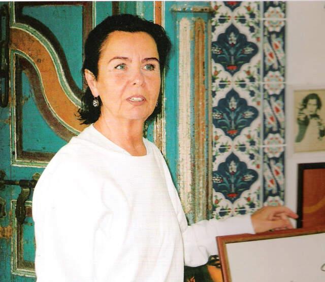 Usta Oyuncu Fatma Girik, Evinde Düşerek Ayağını Çatlattı