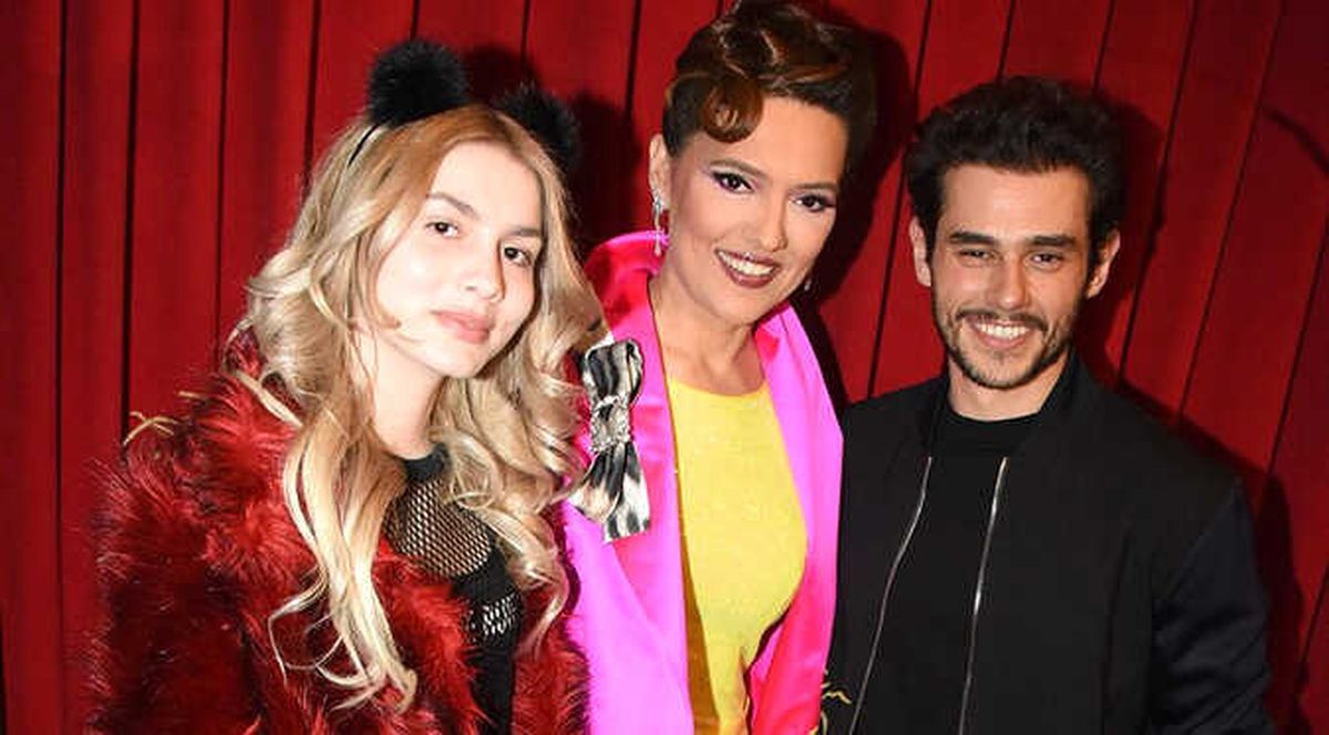Aleyna Tilki Eşinden Boşanan Demet Akalın'ı Ziyarete Gidip Hira'yla Oyun Oynadı