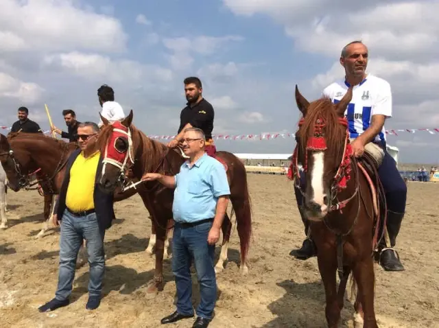 Anadolu'nun Dört Bir Yanından Gelen Atlı Cirit Sporcuları Hünerlerini Sergiledi Anadolu'nun Dört Bir Yanından Gelen Atlı Cirit Sporcuları Hünerlerini Sergiledi