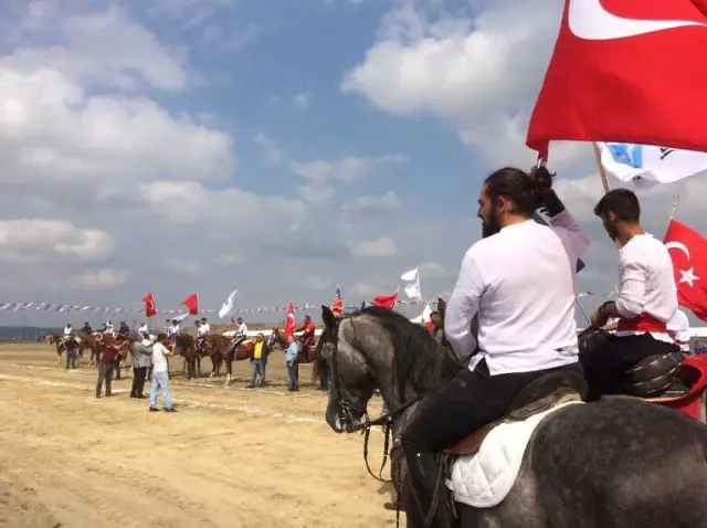 Anadolu'nun Dört Bir Yanından Gelen Atlı Cirit Sporcuları Hünerlerini Sergiledi Anadolu'nun Dört Bir Yanından Gelen Atlı Cirit Sporcuları Hünerlerini Sergiledi