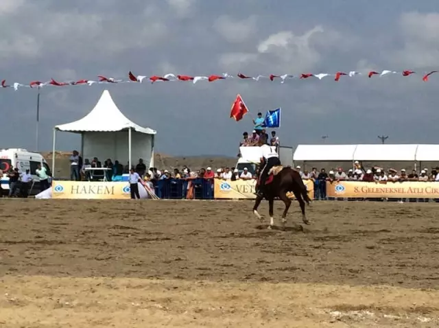 Anadolu'nun Dört Bir Yanından Gelen Atlı Cirit Sporcuları Hünerlerini Sergiledi Anadolu'nun Dört Bir Yanından Gelen Atlı Cirit Sporcuları Hünerlerini Sergiledi