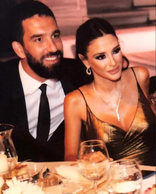 Arda Turan Oğlu İçin 8 Bin Tl'ye Bebek Arabası Aldı