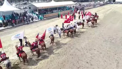 Atlar Cirit Müsabakaları İçin Şahlandı Atlar Cirit Müsabakaları İçin Şahlandı