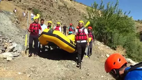 Çatak Çayı'nda Rafting Keyfi Çatak Çayı'nda Rafting Keyfi
