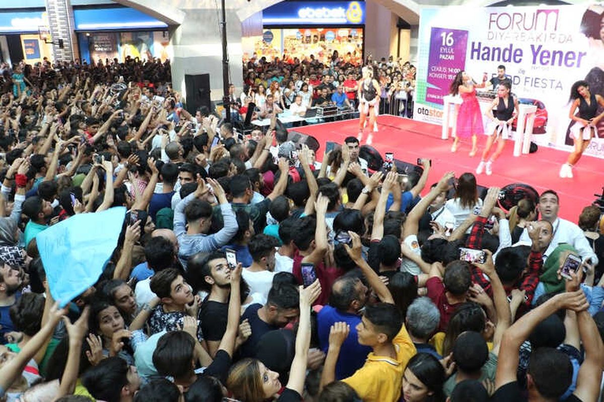 Diyarbakır'da Hande Yener İzdihamı
