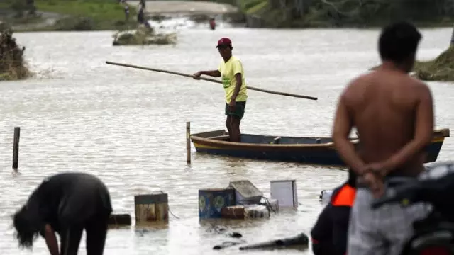 Filipinler'de 25 Kişinin Ölümüne Neden Olan Mangkhut Tayfunu Çin'e Ulaştı