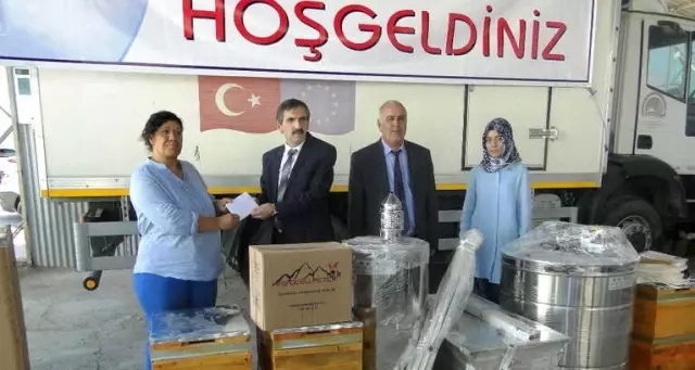 Genç Çiftçilere Arı ve Malzeme Dağıtımı