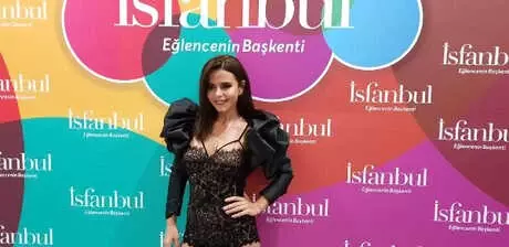 İsfanbul Açıkhava'da Simge Rüzgârı Esti İsfanbul Açıkhava'da Simge Rüzgârı Esti