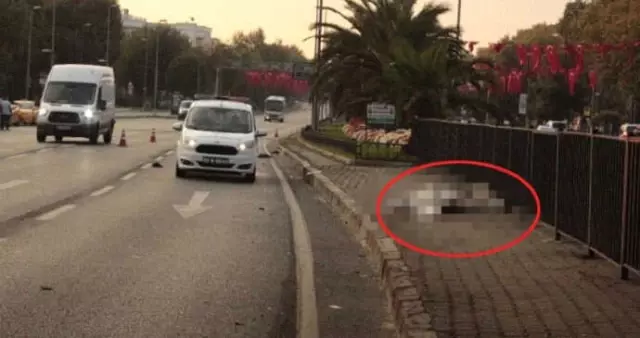 İstanbul'da Otomobilin Çarpması Sonucu 50 Metre Sürüklenen Yaya Hayatını Kaybetti