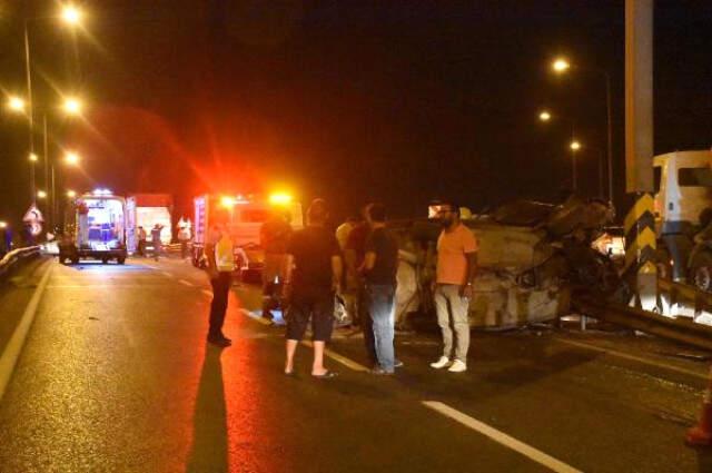 İzmir'de, Aynı Yerde Peş Peşe Kaza; 1 Ölü, 4 Yaralı