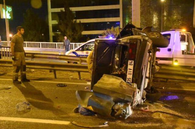 İzmir'de, Aynı Yerde Peş Peşe Kaza; 1 Ölü, 4 Yaralı