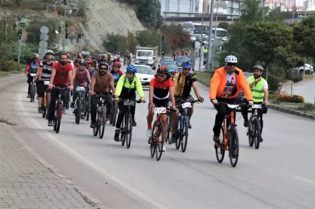 Karabük'te 'Trafikte Bizde Varız' Temalı Bisiklet Turu