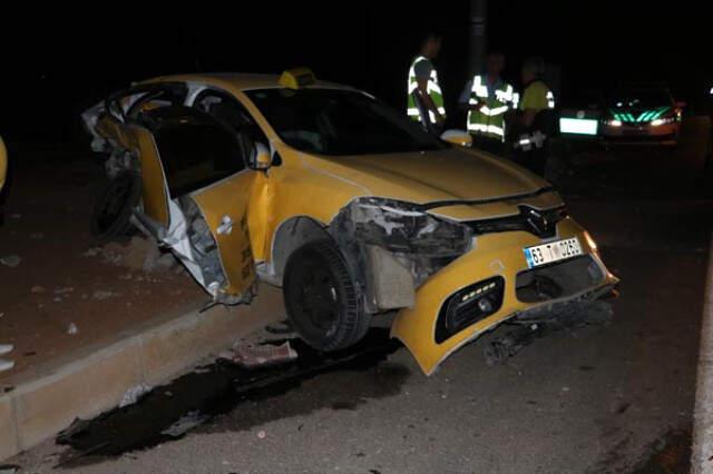 Şanlıurfa'da Taksi ile Otomobil Çarpıştı: Baba ve 2 Oğlu Hayatını Kaybetti