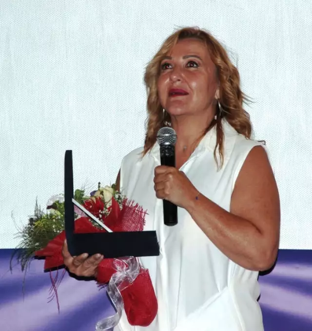 Türk Filmleri Haftasına Ünlüler Akın Etti... Gala'da Ünlüler Ödüllerine Kavuştu