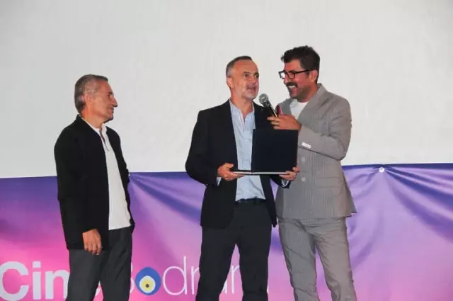 Türk Filmleri Haftasına Ünlüler Akın Etti... Gala'da Ünlüler Ödüllerine Kavuştu