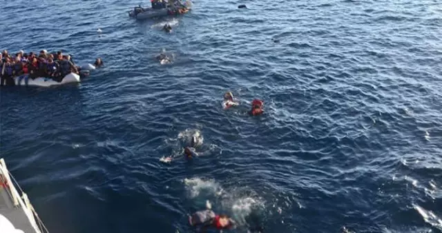 Bodrum'da Göçmenlerin Bulunduğu Lastik Bot Battı: 2 Kişi Öldü, 16 Kişi Kurtarıldı