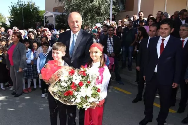 Erzurum'da 178 Bin 860 Öğrenci Ders Başı Yaptı Erzurum'da 178 Bin 860 Öğrenci Ders Başı Yaptı