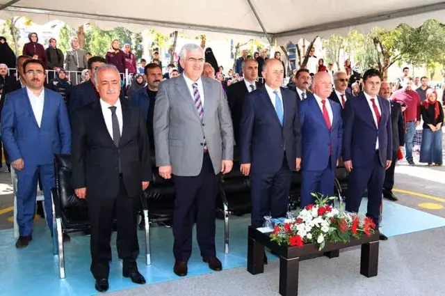 Erzurum'da 178 Bin 860 Öğrenci Ders Başı Yaptı Erzurum'da 178 Bin 860 Öğrenci Ders Başı Yaptı