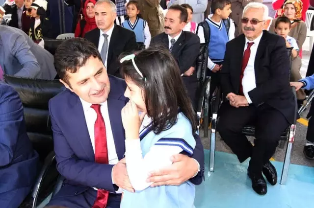 Erzurum'da 178 Bin 860 Öğrenci Ders Başı Yaptı Erzurum'da 178 Bin 860 Öğrenci Ders Başı Yaptı