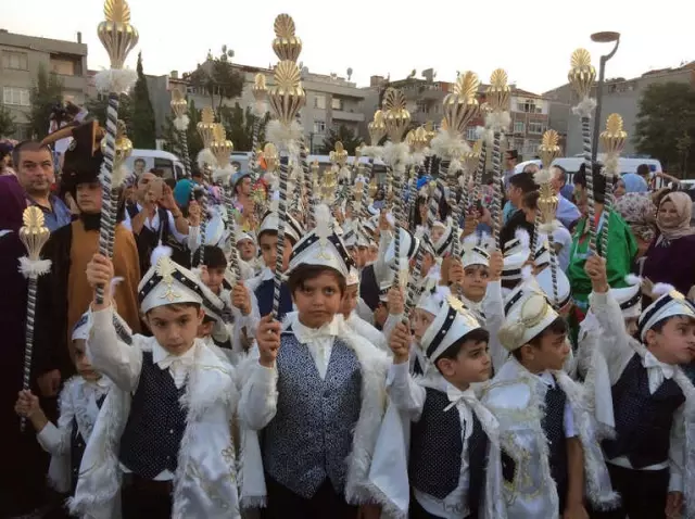 Pinhani'den Sünnet Çocukları İçin Konser Pinhani'den Sünnet Çocukları İçin Konser